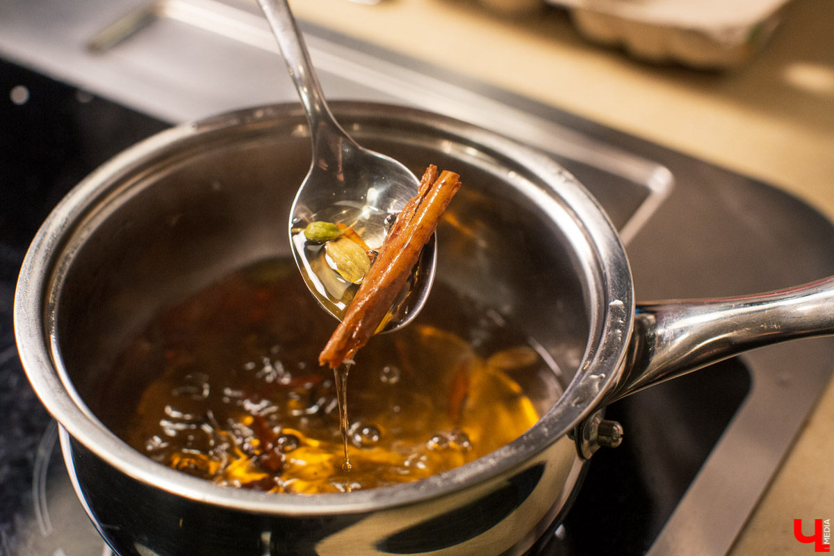 Шеф Орловский и модельер Рязанова соединили цейлонскую экзотику и греческий классический десерт в студии Roulet