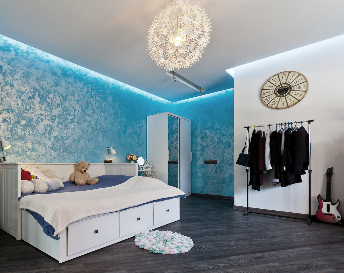 Новый объект для нашей рубрики «Интерьер недели» — трехкомнатная квартира для творческой семьи — мамы, папы и дочки