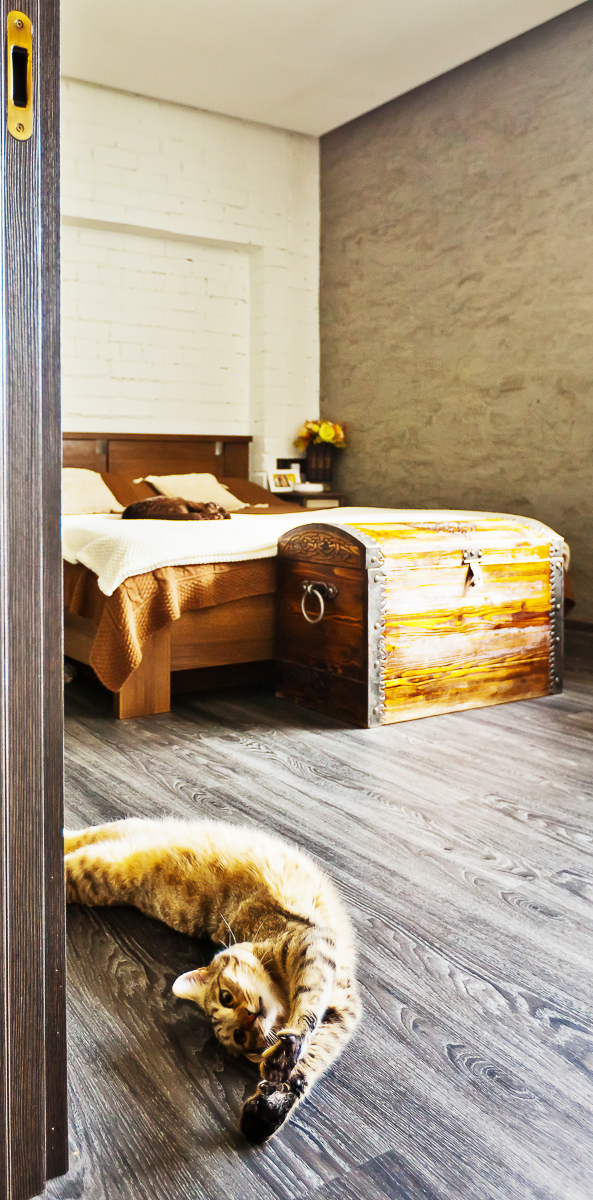 Новый объект для нашей рубрики «Интерьер недели» — трехкомнатная квартира для творческой семьи — мамы, папы и дочки