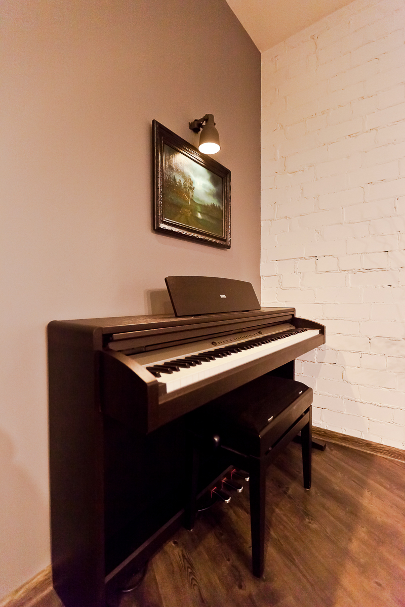 Новый объект для нашей рубрики «Интерьер недели» — трехкомнатная квартира для творческой семьи — мамы, папы и дочки