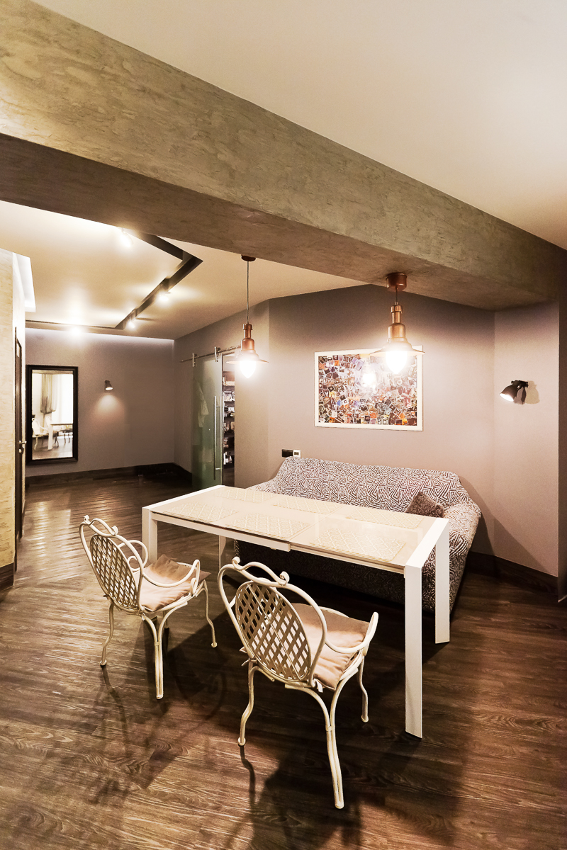 Новый объект для нашей рубрики «Интерьер недели» — трехкомнатная квартира для творческой семьи — мамы, папы и дочки