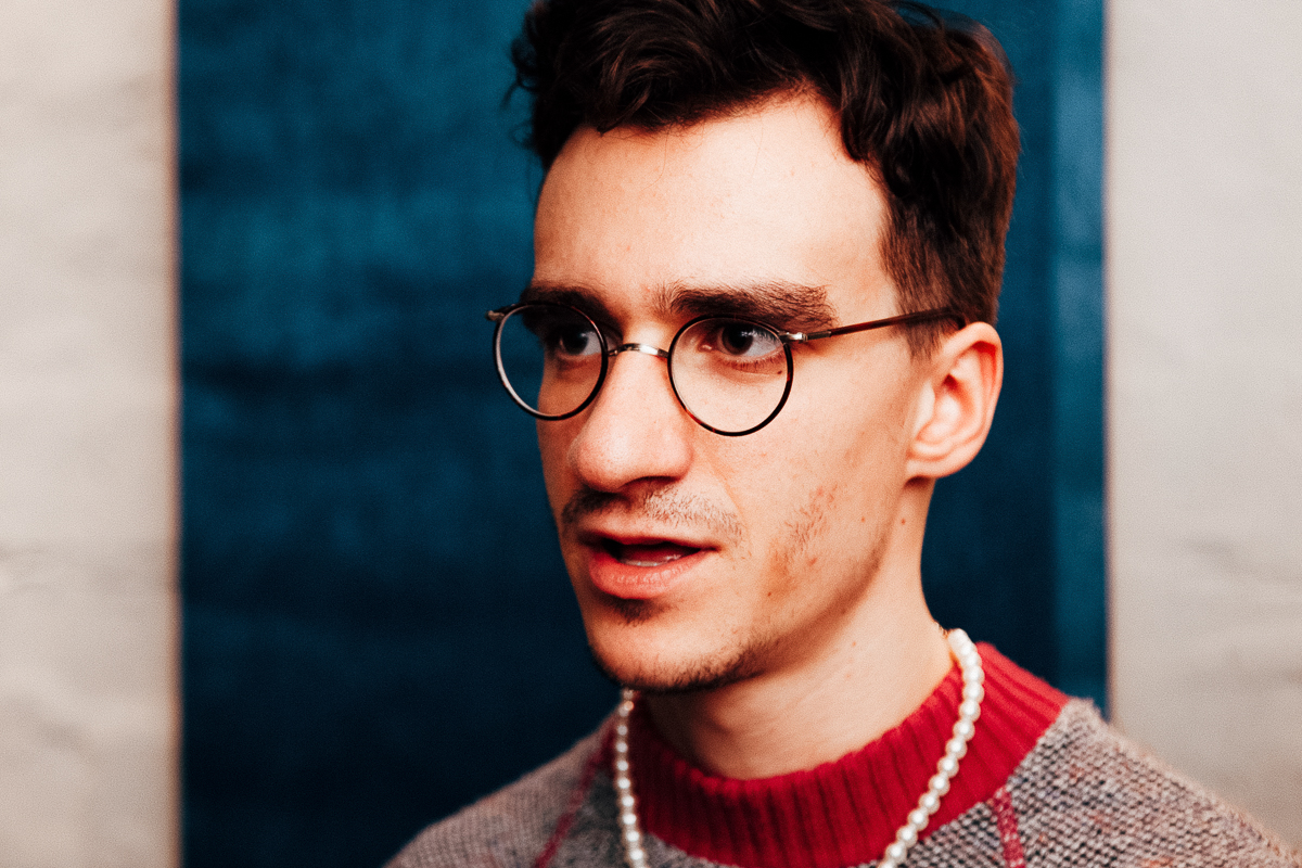 Голос и перкуссия - все, что нужно немецкому музыканту для создания композиции. Рассказываем о магии вне Хогвартса, зачаровавшей владимирских слушателей