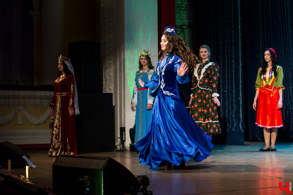 7 марта в ДК молодежи выбирали «Красу народов земли Владимирской-2020». На титул и корону претендовали 10 девушек