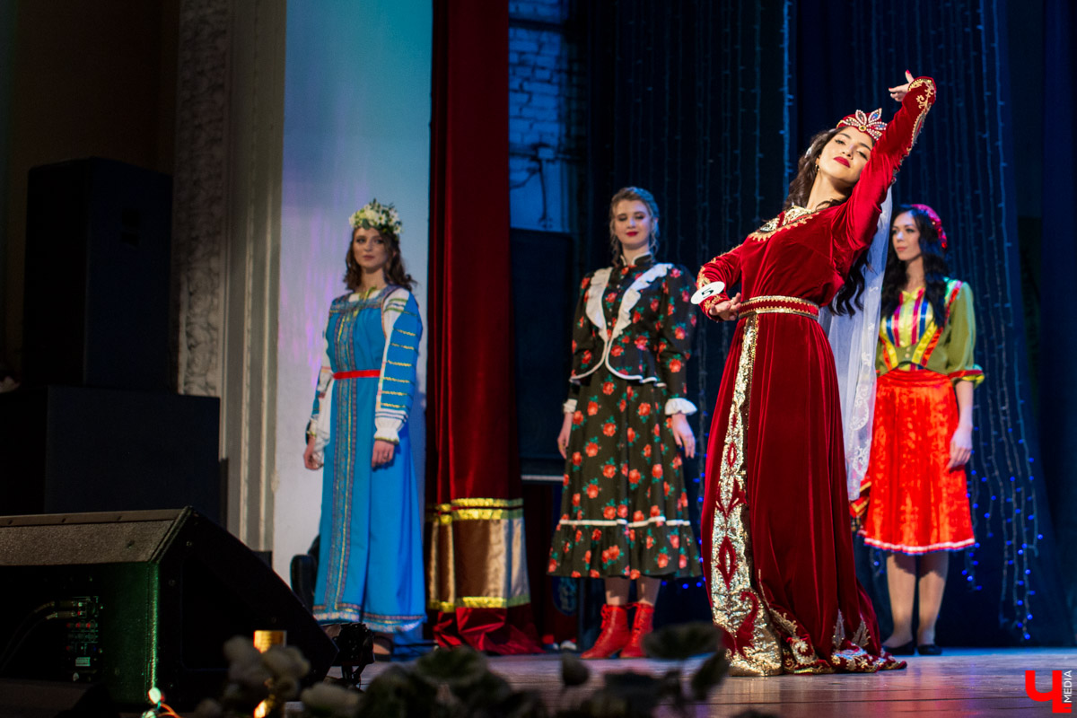 7 марта в ДК молодежи выбирали «Красу народов земли Владимирской-2020». На титул и корону претендовали 10 девушек