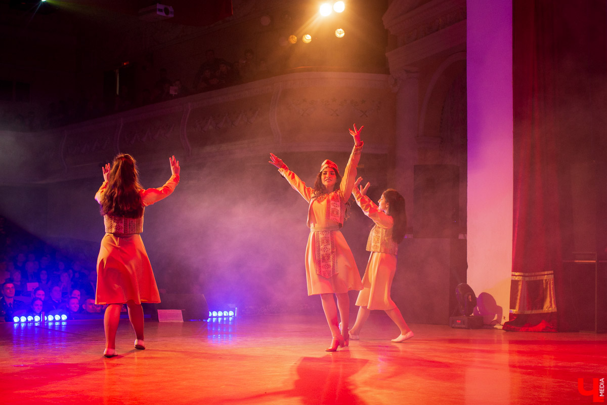 7 марта в ДК молодежи выбирали «Красу народов земли Владимирской-2020». На титул и корону претендовали 10 девушек