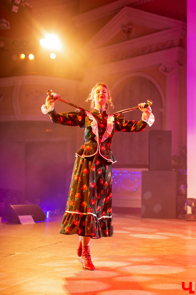 7 марта в ДК молодежи выбирали «Красу народов земли Владимирской-2020». На титул и корону претендовали 10 девушек