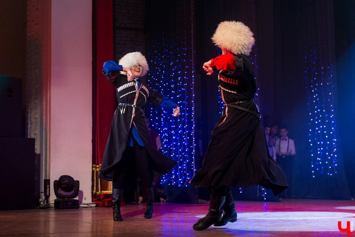 7 марта в ДК молодежи выбирали «Красу народов земли Владимирской-2020». На титул и корону претендовали 10 девушек