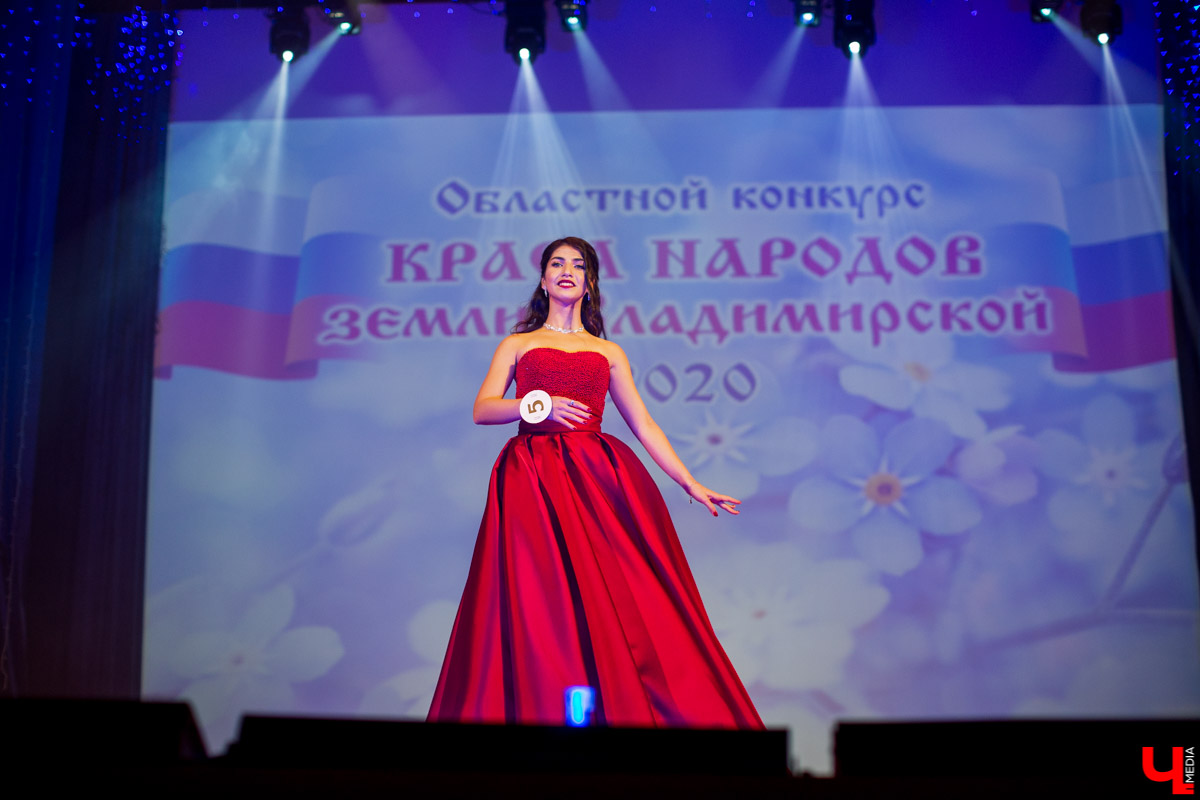 7 марта в ДК молодежи выбирали «Красу народов земли Владимирской-2020». На титул и корону претендовали 10 девушек
