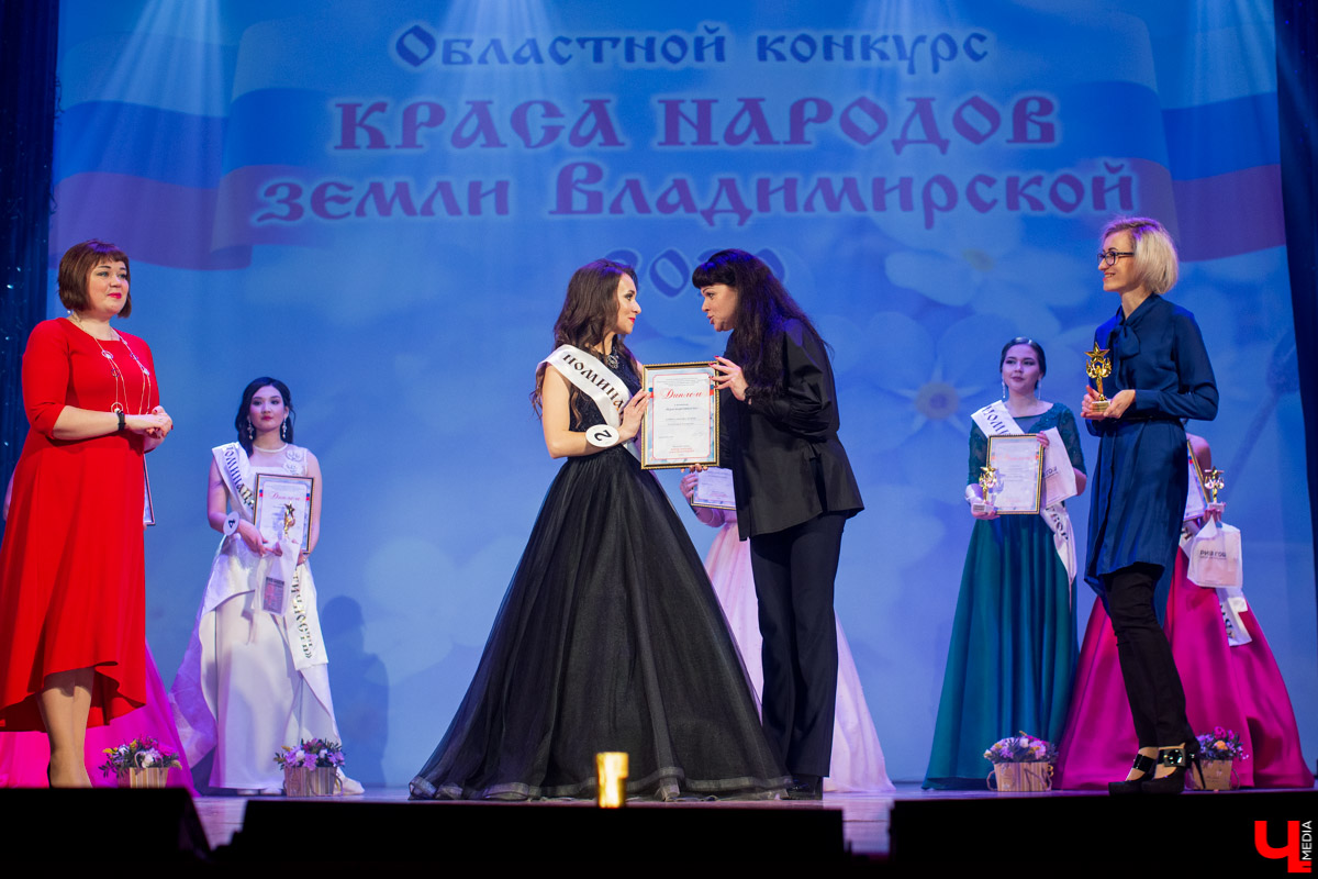 7 марта в ДК молодежи выбирали «Красу народов земли Владимирской-2020». На титул и корону претендовали 10 девушек