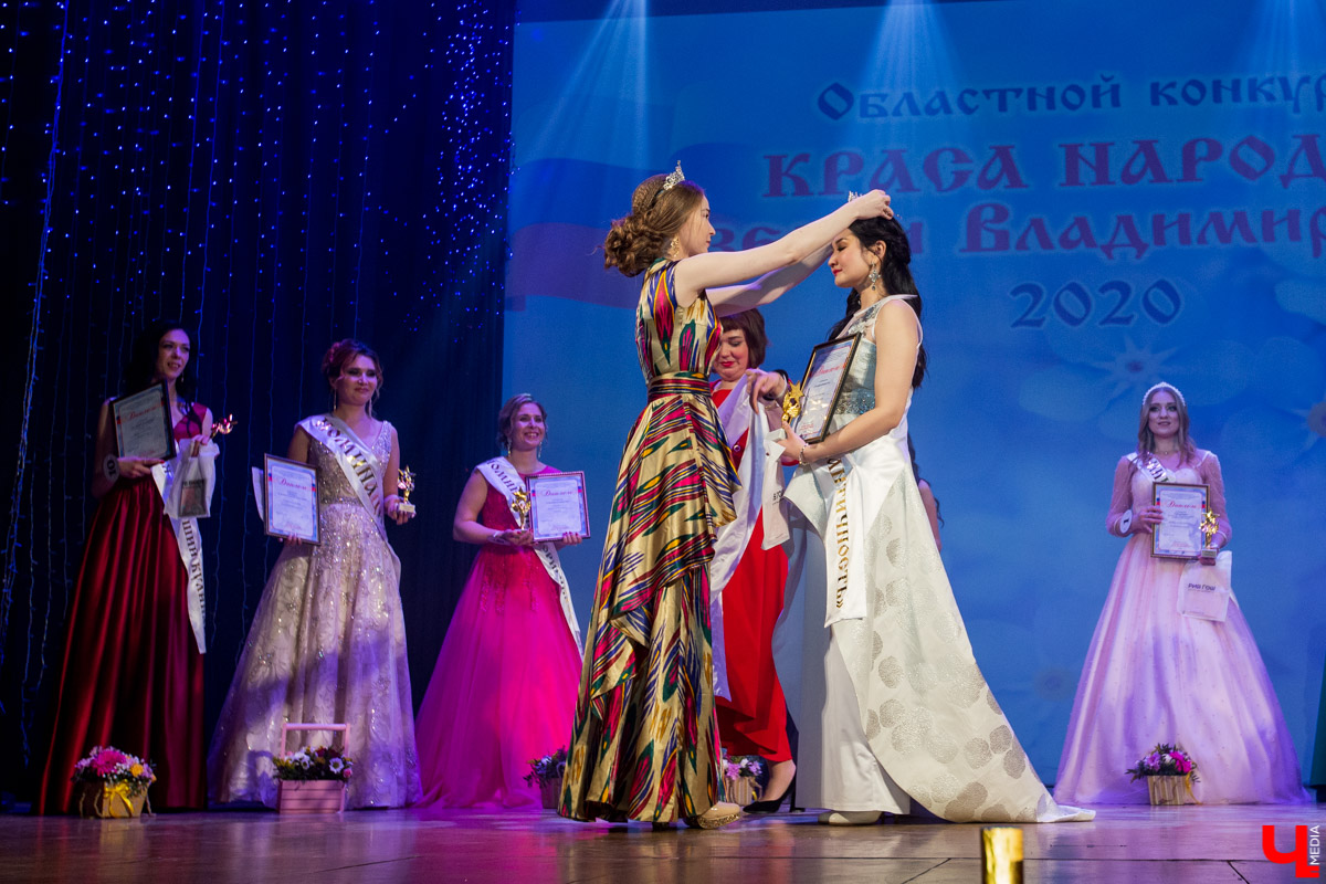 7 марта в ДК молодежи выбирали «Красу народов земли Владимирской-2020». На титул и корону претендовали 10 девушек