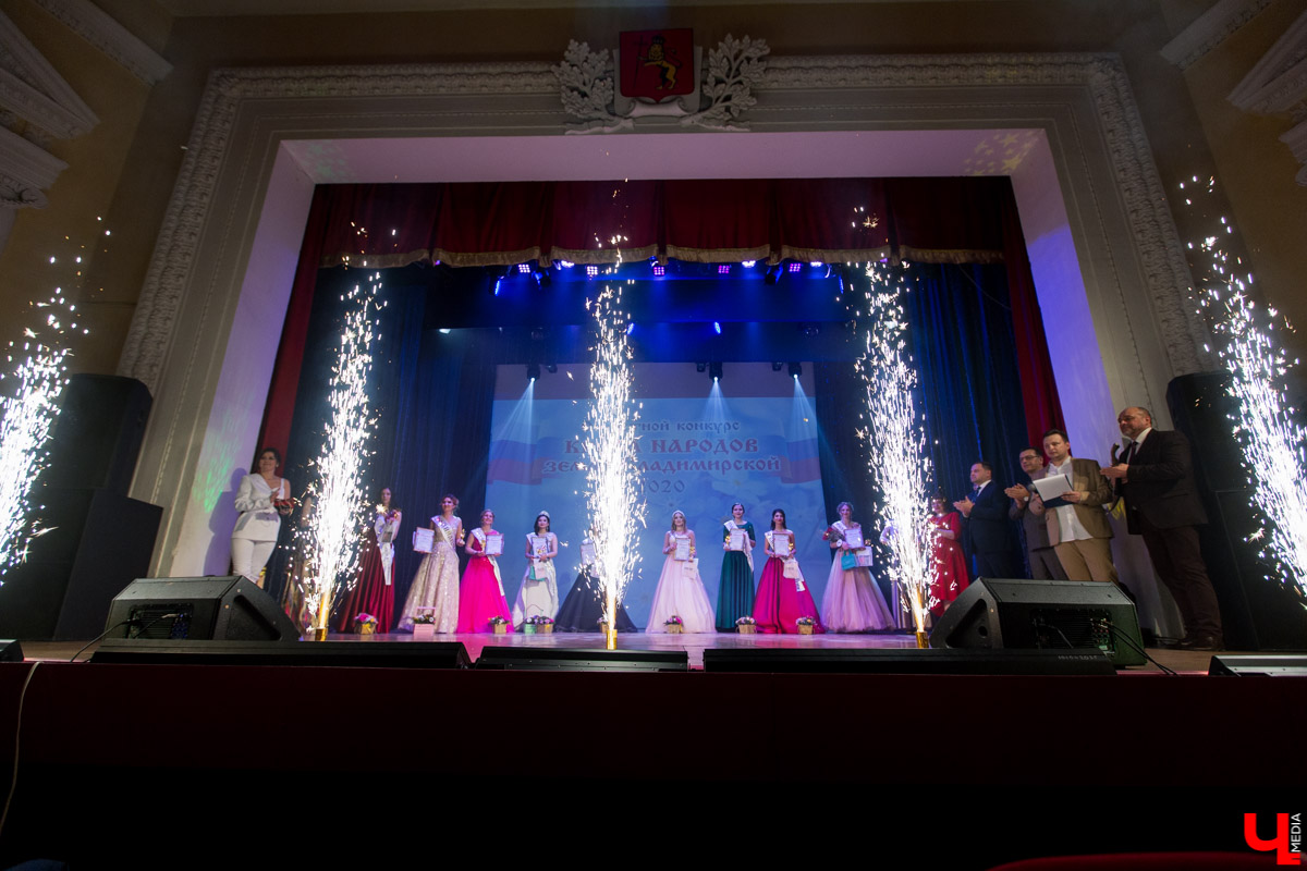 7 марта в ДК молодежи выбирали «Красу народов земли Владимирской-2020». На титул и корону претендовали 10 девушек