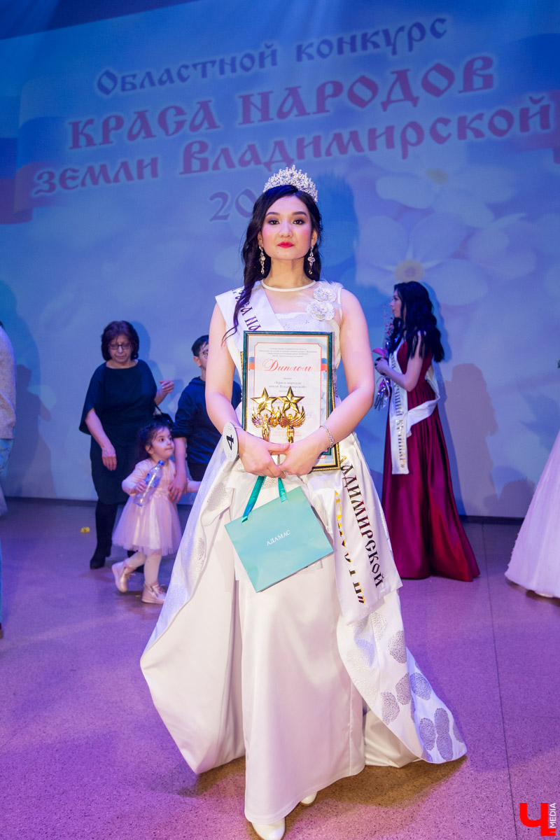 7 марта в ДК молодежи выбирали «Красу народов земли Владимирской-2020». На титул и корону претендовали 10 девушек