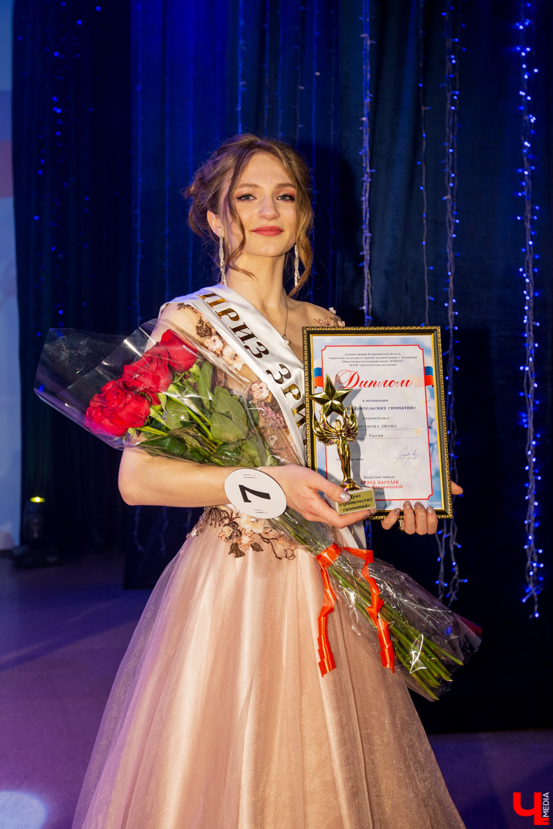 7 марта в ДК молодежи выбирали «Красу народов земли Владимирской-2020». На титул и корону претендовали 10 девушек