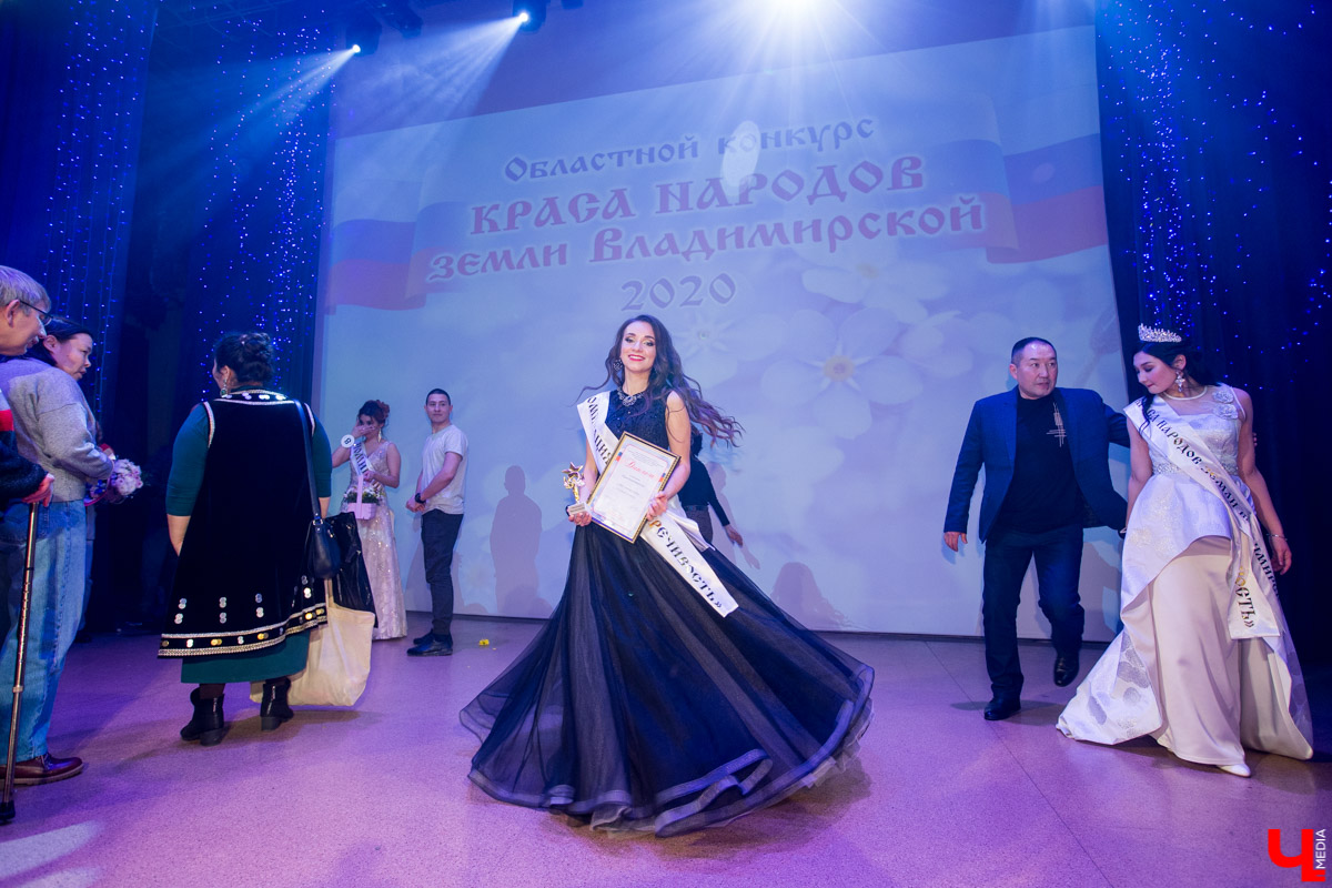 7 марта в ДК молодежи выбирали «Красу народов земли Владимирской-2020». На титул и корону претендовали 10 девушек