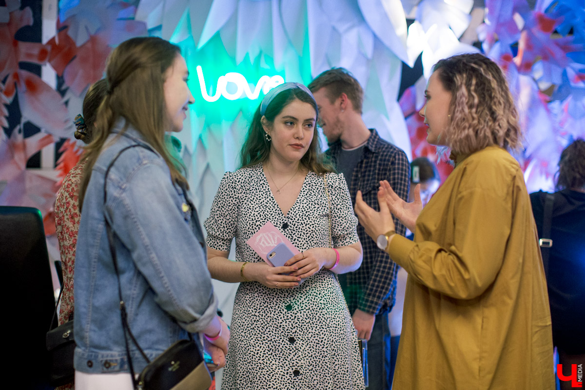 Первая встреча феминисток в нашем городе. Как это было, о чем девчонки (и не только!) разговаривали и когда уже появится местное комьюнити?