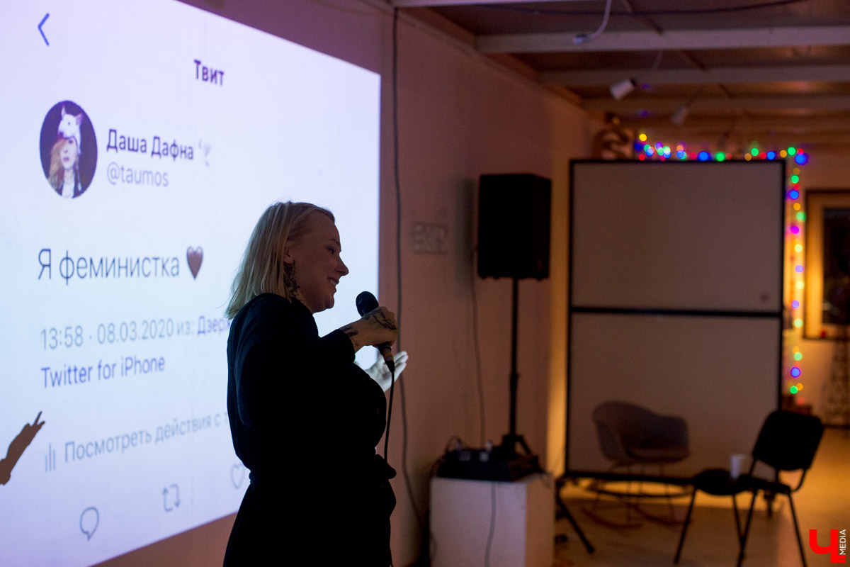 Королева «Твиттера» и «Инстаграма» Даша Дафна раздает лайфхаки: как уехать из Мурома в шестнадцать лет, завести блог, подружиться с рэперами, поработать редактором на Lifenews, Mash и за кассой магазина New Yorker