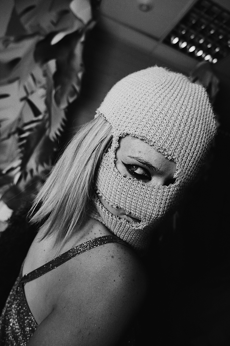 Весну владимирцы встречают по-разному. Подобрали для вас несколько фэшн-фотосессий, заряжающих на творчество.