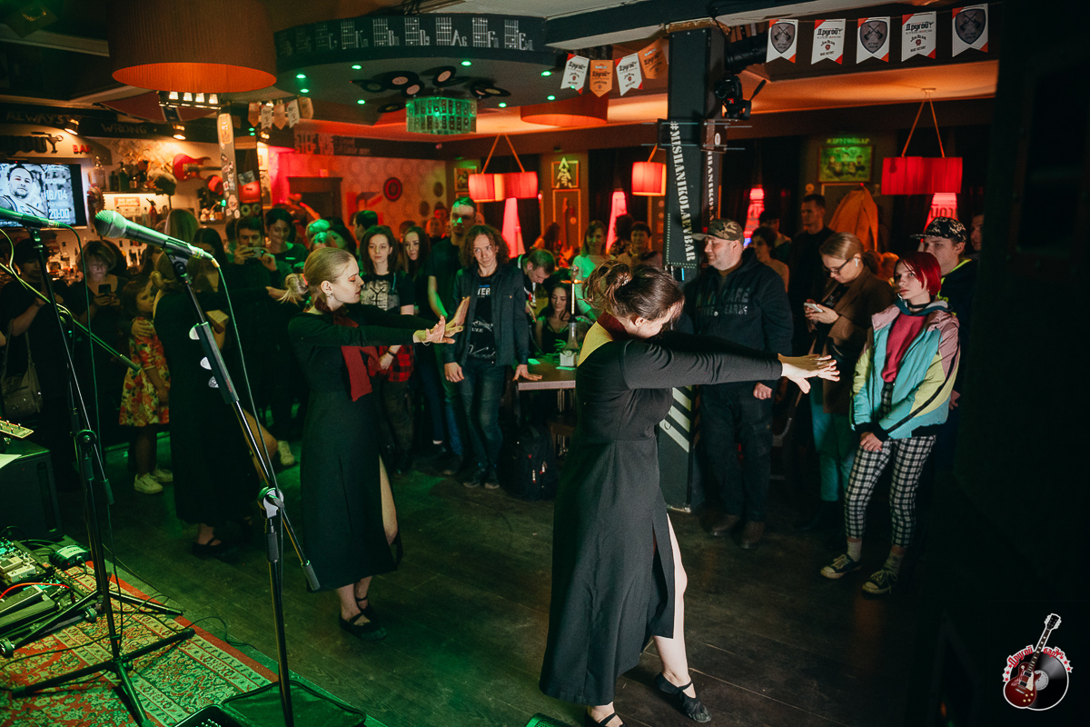 Герои лосин и гитарных хуков, владимирские глэм-мелодик-рокеры Bosphorus Night вновь сделали подарок дамам на 8 марта