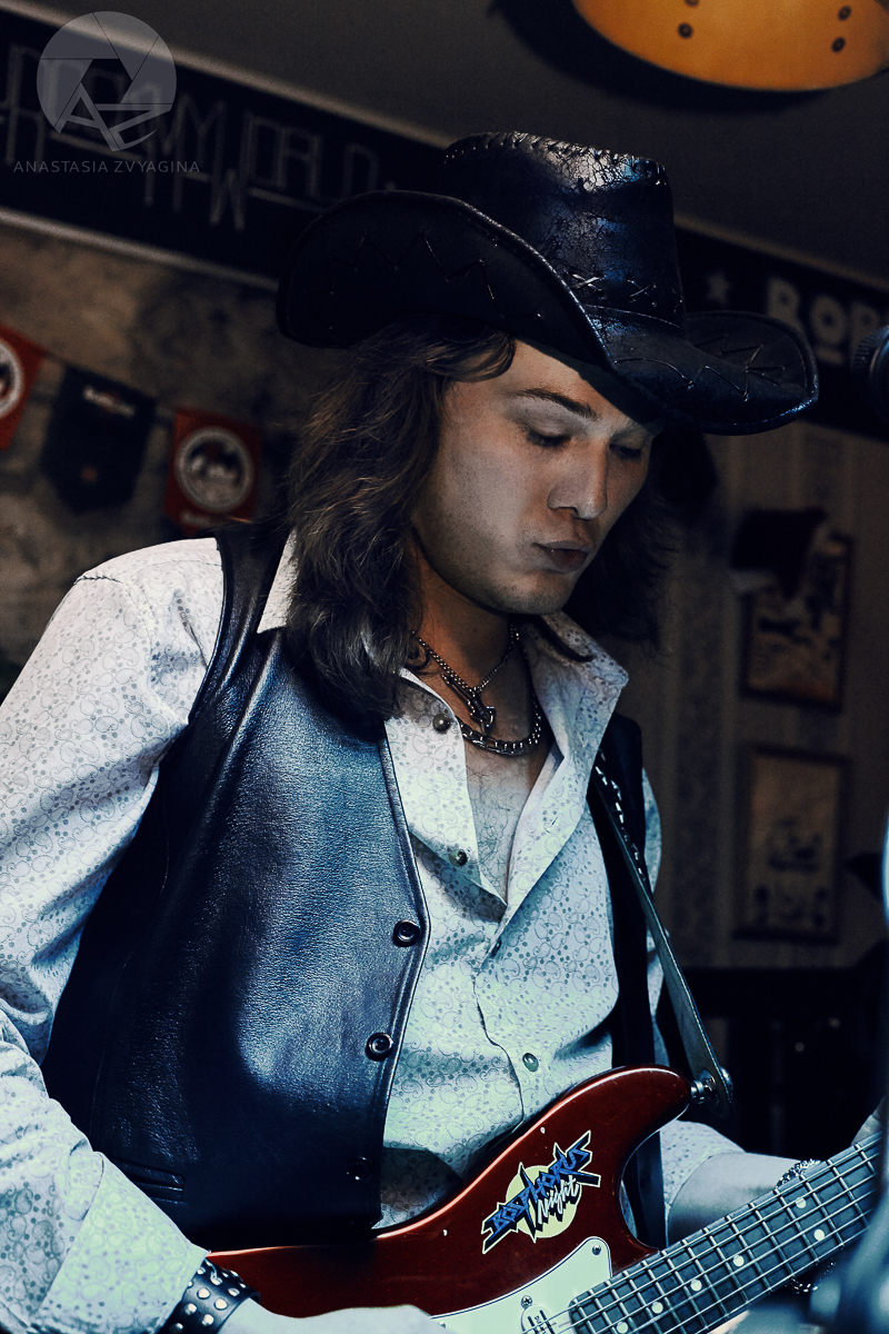 Герои лосин и гитарных хуков, владимирские глэм-мелодик-рокеры Bosphorus Night вновь сделали подарок дамам на 8 марта