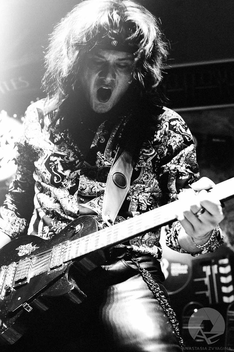 Герои лосин и гитарных хуков, владимирские глэм-мелодик-рокеры Bosphorus Night вновь сделали подарок дамам на 8 марта