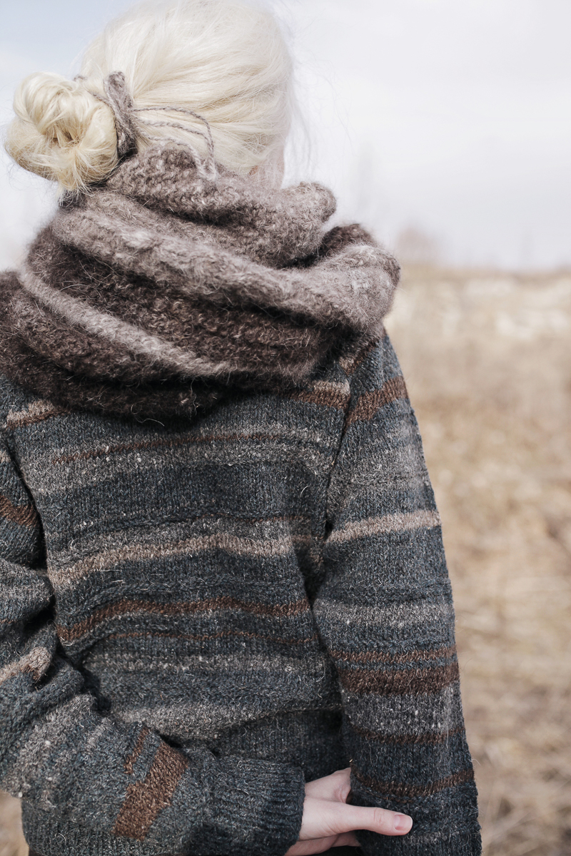 Владимирская мастерица Ольга Журавлева придумала удивительный способ помочь питомцам «Дома северной собаки». Она спряла нитки из шерсти обитателей приюта, а дизайнер одежды Тамара Азарова создала из них коллекцию Selkie. Вещи уже поступили в продажу. Все вырученные средства отдадут приюту