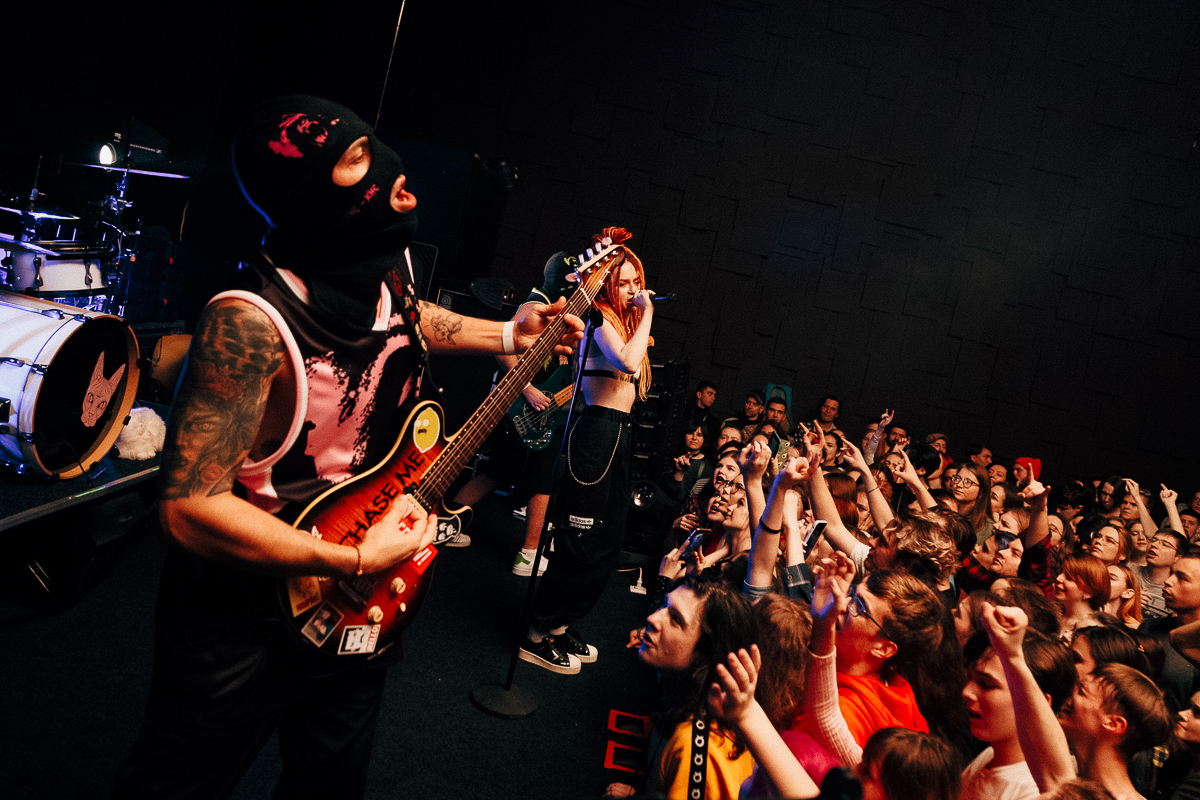 8 марта во Владимире прогремел концерт панк-рок-группы «Кис-Кис», которая стремительно завоевывает популярность, набирая миллионы просмотров на YouTube. Жители города остались в восторге от перформанса женского бэнда