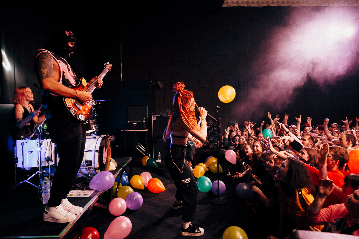 8 марта во Владимире прогремел концерт панк-рок-группы «Кис-Кис», которая стремительно завоевывает популярность, набирая миллионы просмотров на YouTube. Жители города остались в восторге от перформанса женского бэнда