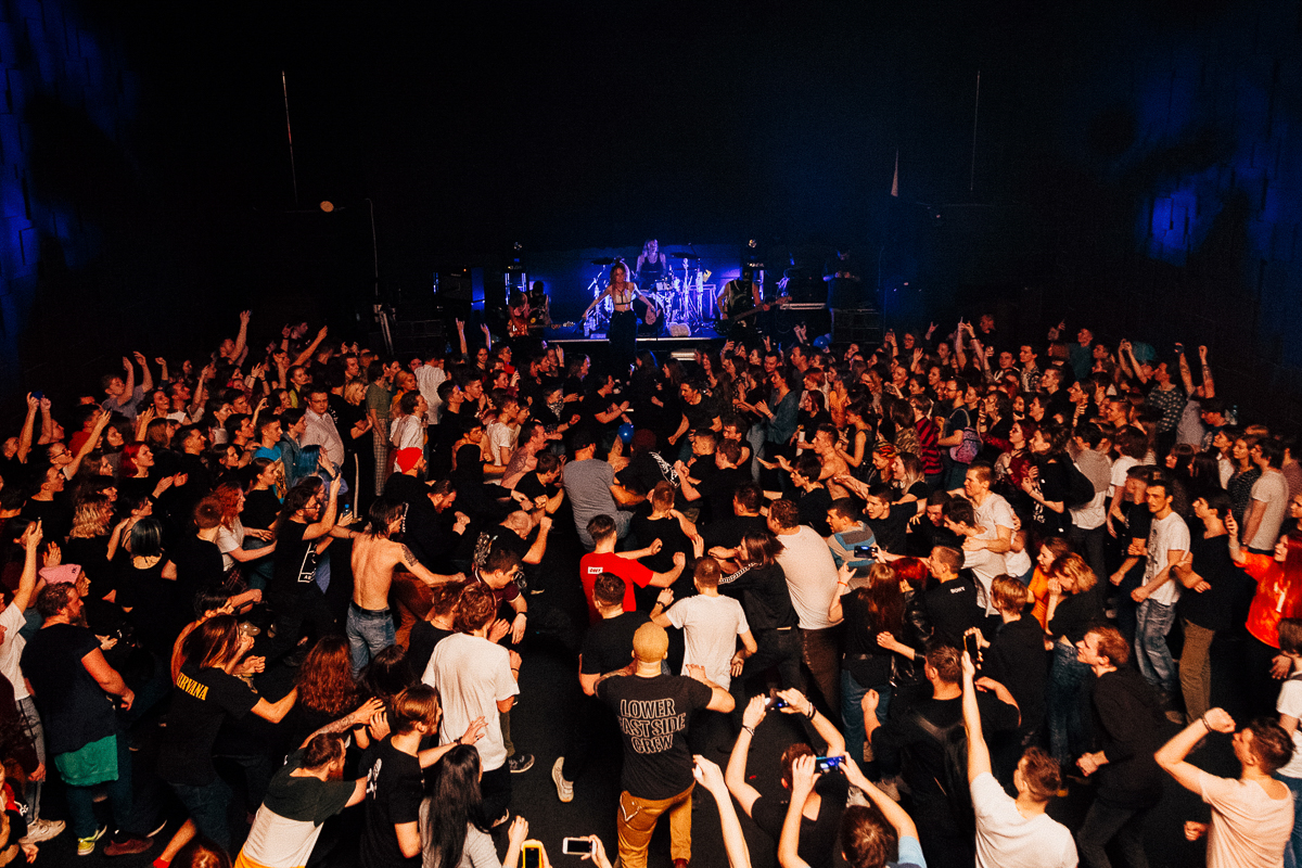 8 марта во Владимире прогремел концерт панк-рок-группы «Кис-Кис», которая стремительно завоевывает популярность, набирая миллионы просмотров на YouTube. Жители города остались в восторге от перформанса женского бэнда