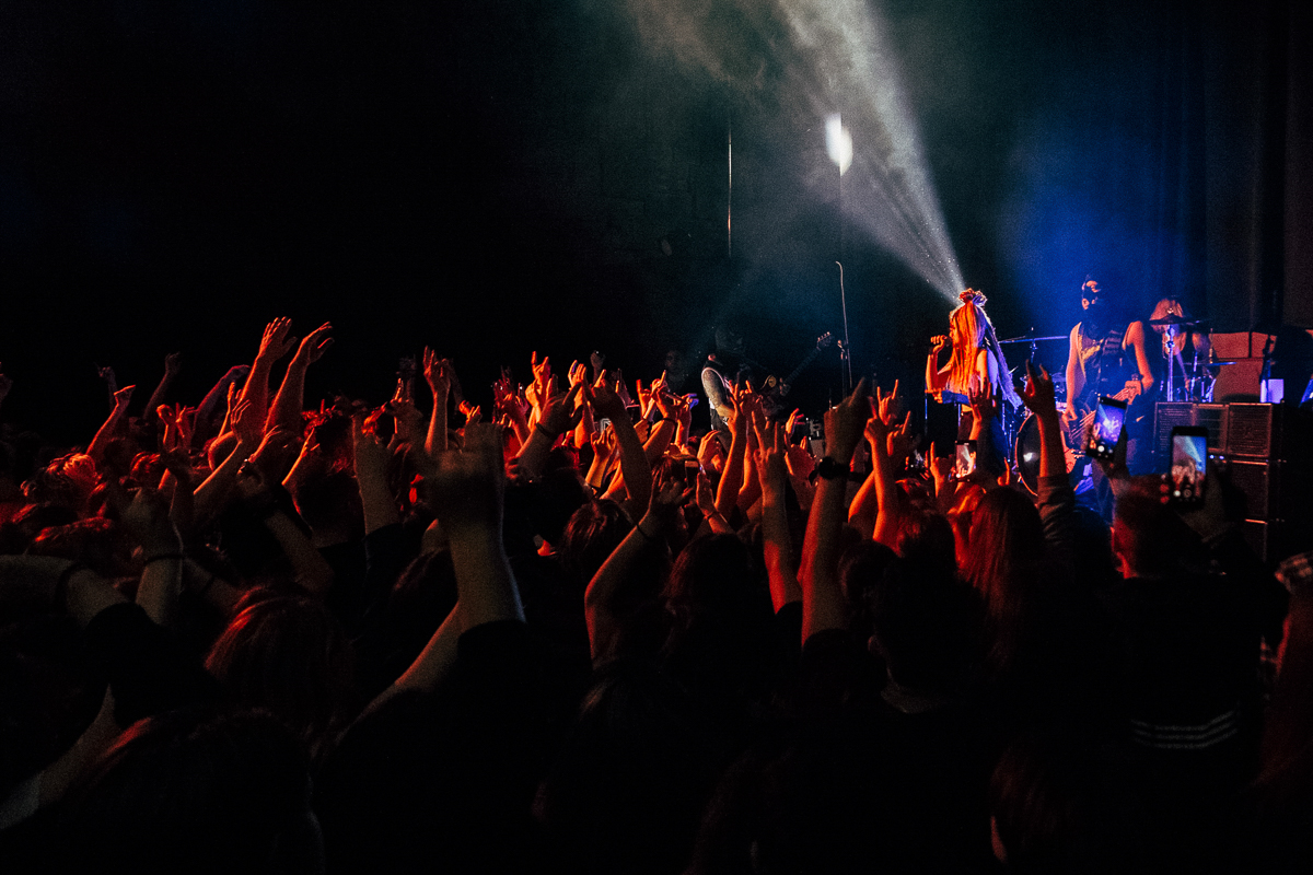 8 марта во Владимире прогремел концерт панк-рок-группы «Кис-Кис», которая стремительно завоевывает популярность, набирая миллионы просмотров на YouTube. Жители города остались в восторге от перформанса женского бэнда