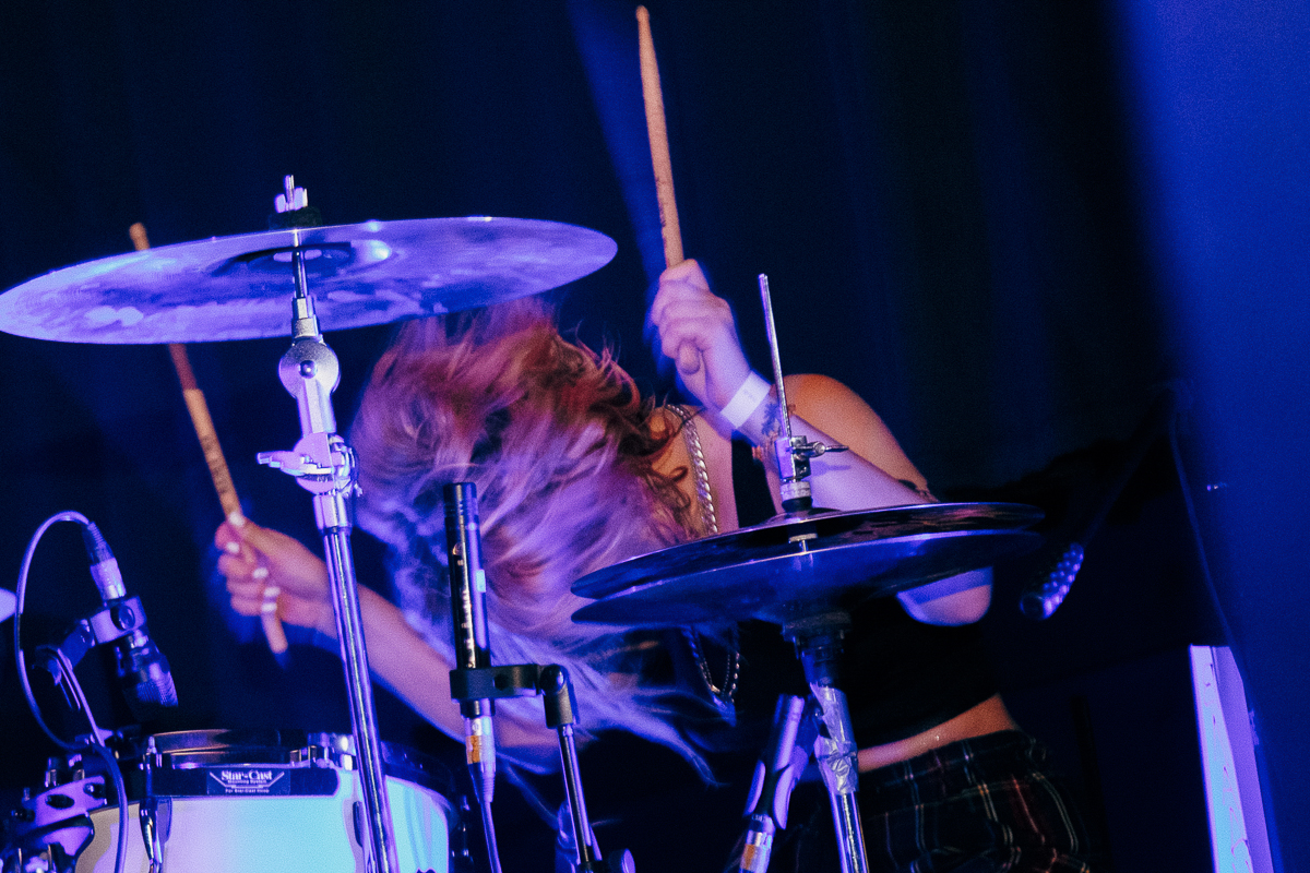 8 марта во Владимире прогремел концерт панк-рок-группы «Кис-Кис», которая стремительно завоевывает популярность, набирая миллионы просмотров на YouTube. Жители города остались в восторге от перформанса женского бэнда