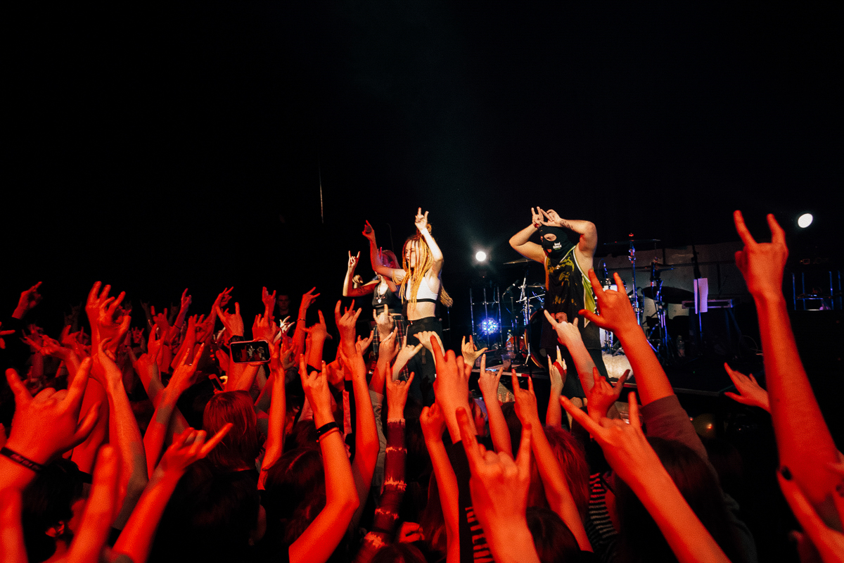 8 марта во Владимире прогремел концерт панк-рок-группы «Кис-Кис», которая стремительно завоевывает популярность, набирая миллионы просмотров на YouTube. Жители города остались в восторге от перформанса женского бэнда