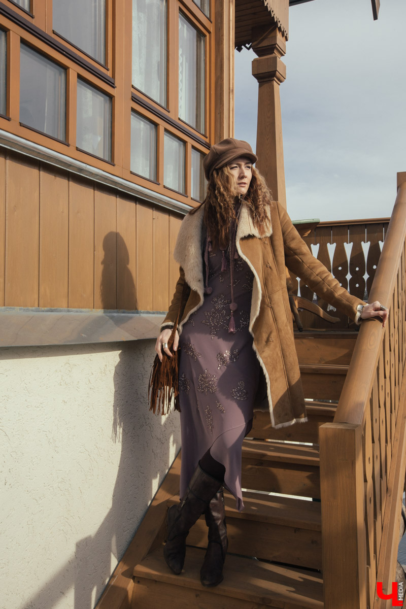 Фотограф Екатерина Лебедь носит редкие, эклектичные вещи с историей. Ее стиль — бохо с небольшой ноткой гранжа. Девушка любит бахрому, шляпы, джинсы и казаки. Все, как в старых добрых вестернах