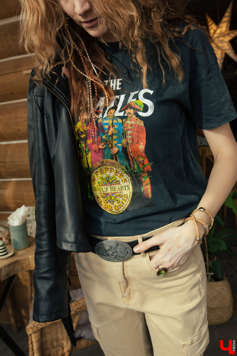 Фотограф Екатерина Лебедь носит редкие, эклектичные вещи с историей. Ее стиль — бохо с небольшой ноткой гранжа. Девушка любит бахрому, шляпы, джинсы и казаки. Все, как в старых добрых вестернах