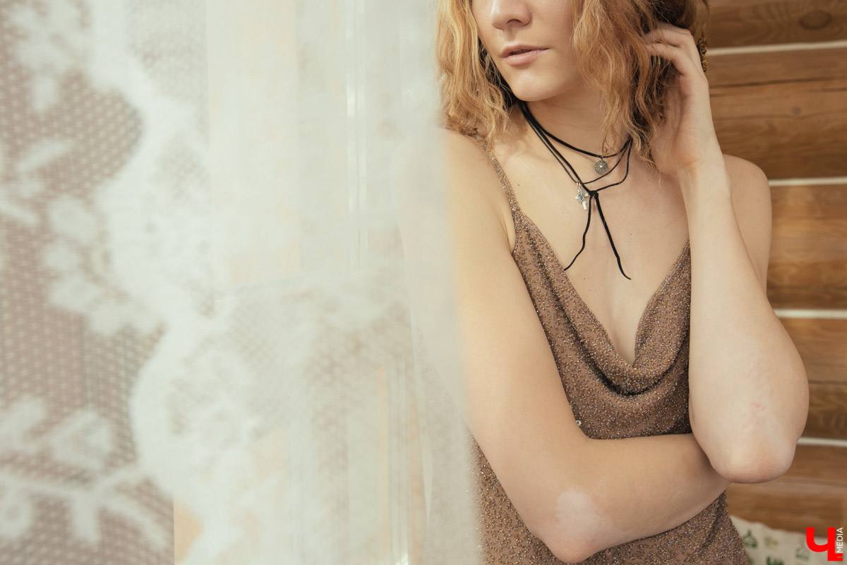 Фотограф Екатерина Лебедь носит редкие, эклектичные вещи с историей. Ее стиль — бохо с небольшой ноткой гранжа. Девушка любит бахрому, шляпы, джинсы и казаки. Все, как в старых добрых вестернах