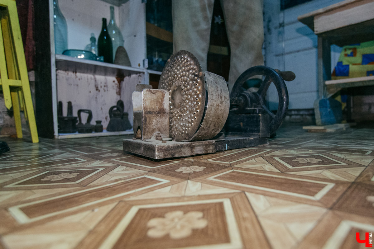 Алексей Сорокин и Юрий Никитин провели для нас необычную экскурсию по Боголюбову. Мы изучили прошлое, настоящее и будущее древнего населенного пункта