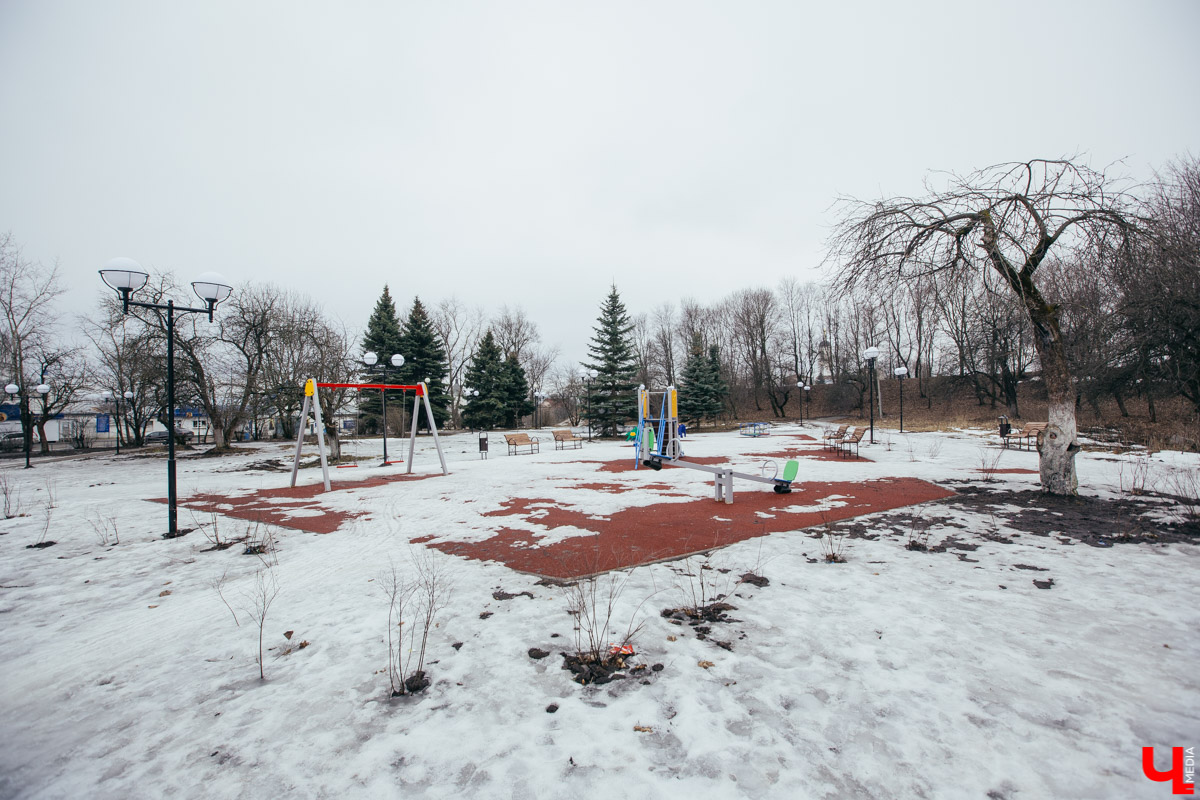 Алексей Сорокин и Юрий Никитин провели для нас необычную экскурсию по Боголюбову. Мы изучили прошлое, настоящее и будущее древнего населенного пункта