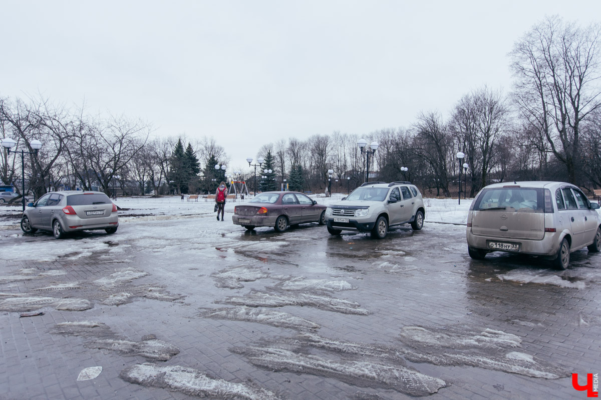Алексей Сорокин и Юрий Никитин провели для нас необычную экскурсию по Боголюбову. Мы изучили прошлое, настоящее и будущее древнего населенного пункта