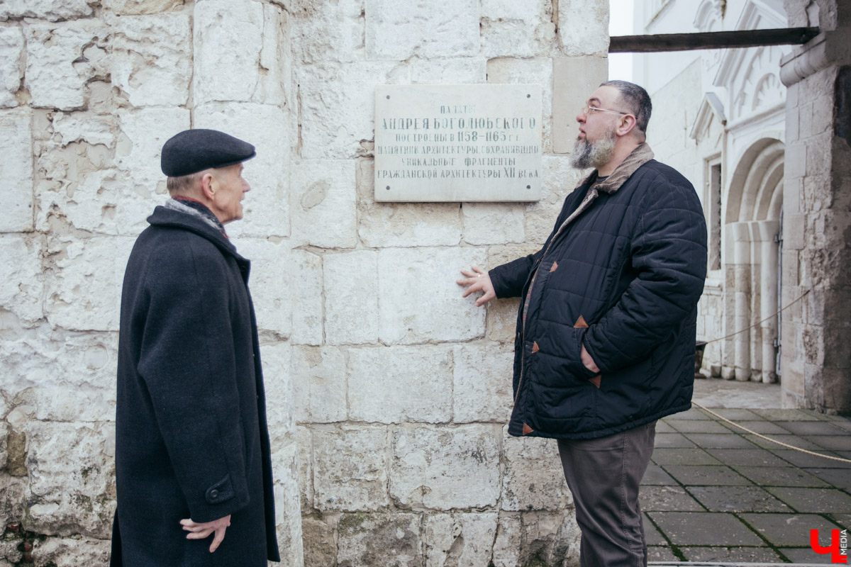 Алексей Сорокин и Юрий Никитин провели для нас необычную экскурсию по Боголюбову. Мы изучили прошлое, настоящее и будущее древнего населенного пункта