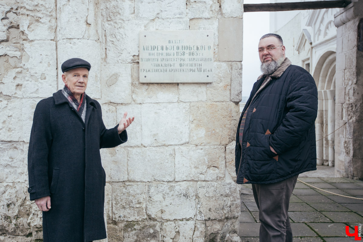 Алексей Сорокин и Юрий Никитин провели для нас необычную экскурсию по Боголюбову. Мы изучили прошлое, настоящее и будущее древнего населенного пункта