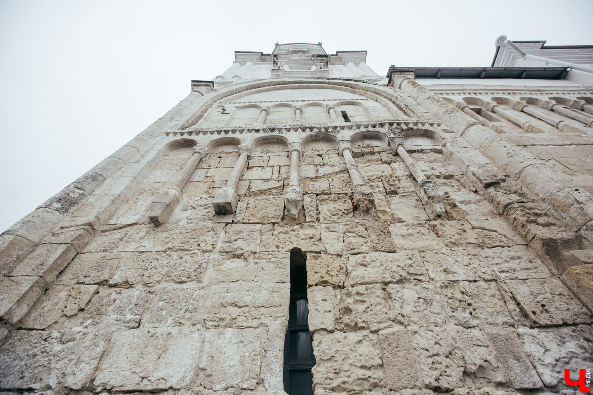 Алексей Сорокин и Юрий Никитин провели для нас необычную экскурсию по Боголюбову. Мы изучили прошлое, настоящее и будущее древнего населенного пункта