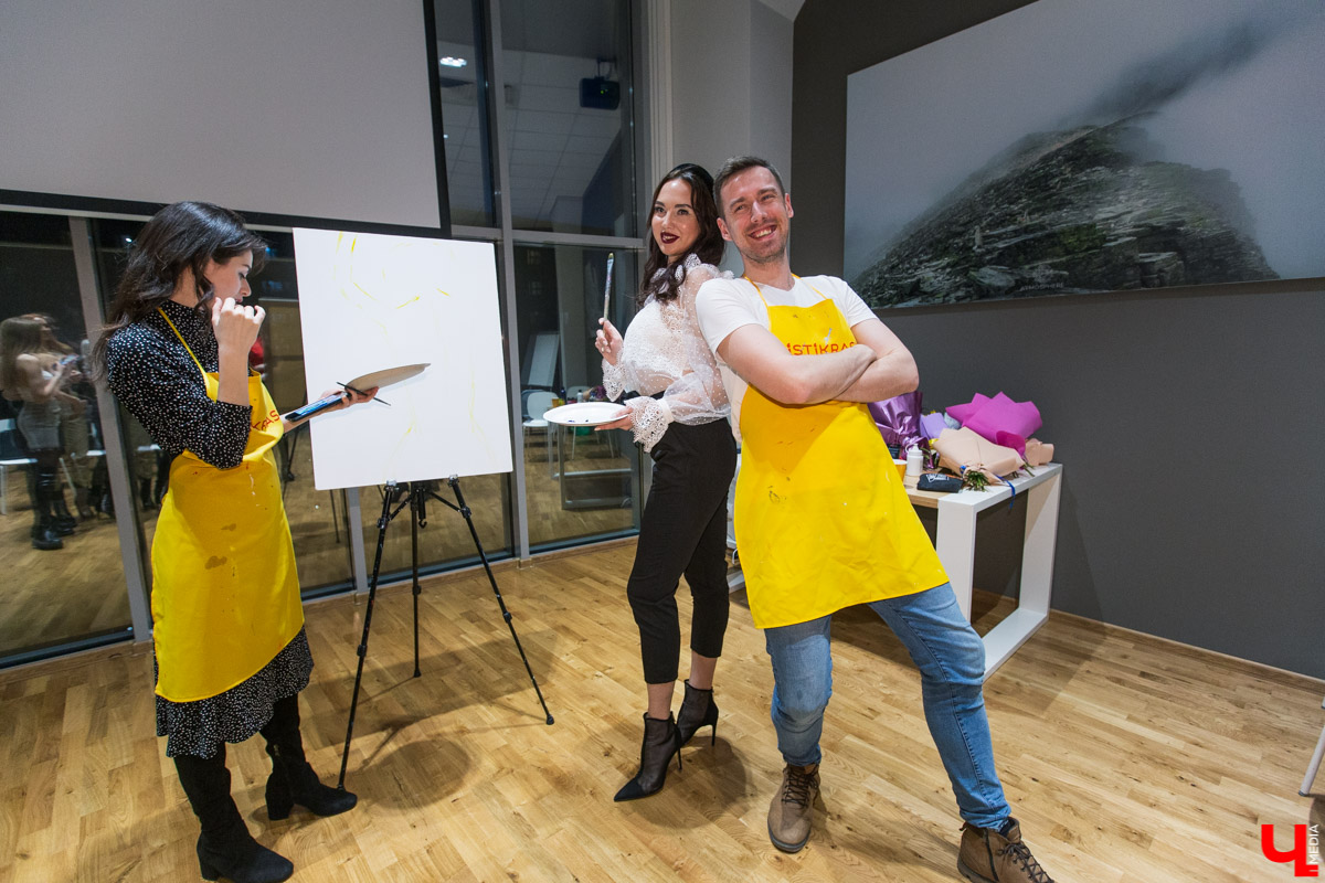 В конкурсе «Ключ на спорт» участвовали самые активные, подтянутые и красивые жительницы Владимира. И вот, наконец, настало время финала! 12 марта в фитнес-клубе «Атмосфера» прошла церемония награждения «Девушки года»