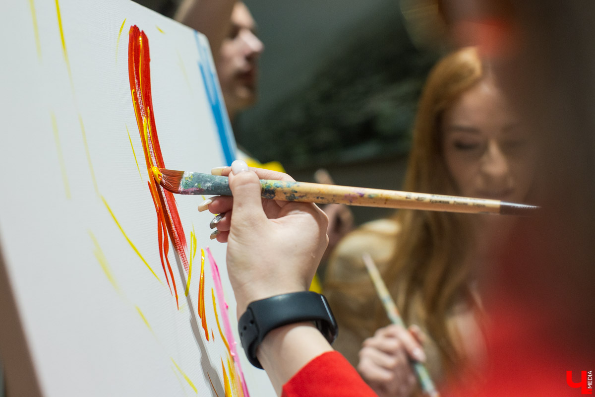 В конкурсе «Ключ на спорт» участвовали самые активные, подтянутые и красивые жительницы Владимира. И вот, наконец, настало время финала! 12 марта в фитнес-клубе «Атмосфера» прошла церемония награждения «Девушки года»