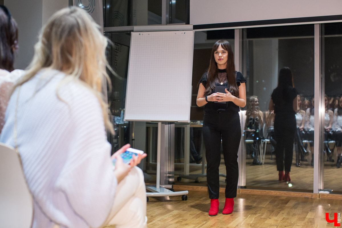 В конкурсе «Ключ на спорт» участвовали самые активные, подтянутые и красивые жительницы Владимира. И вот, наконец, настало время финала! 12 марта в фитнес-клубе «Атмосфера» прошла церемония награждения «Девушки года»