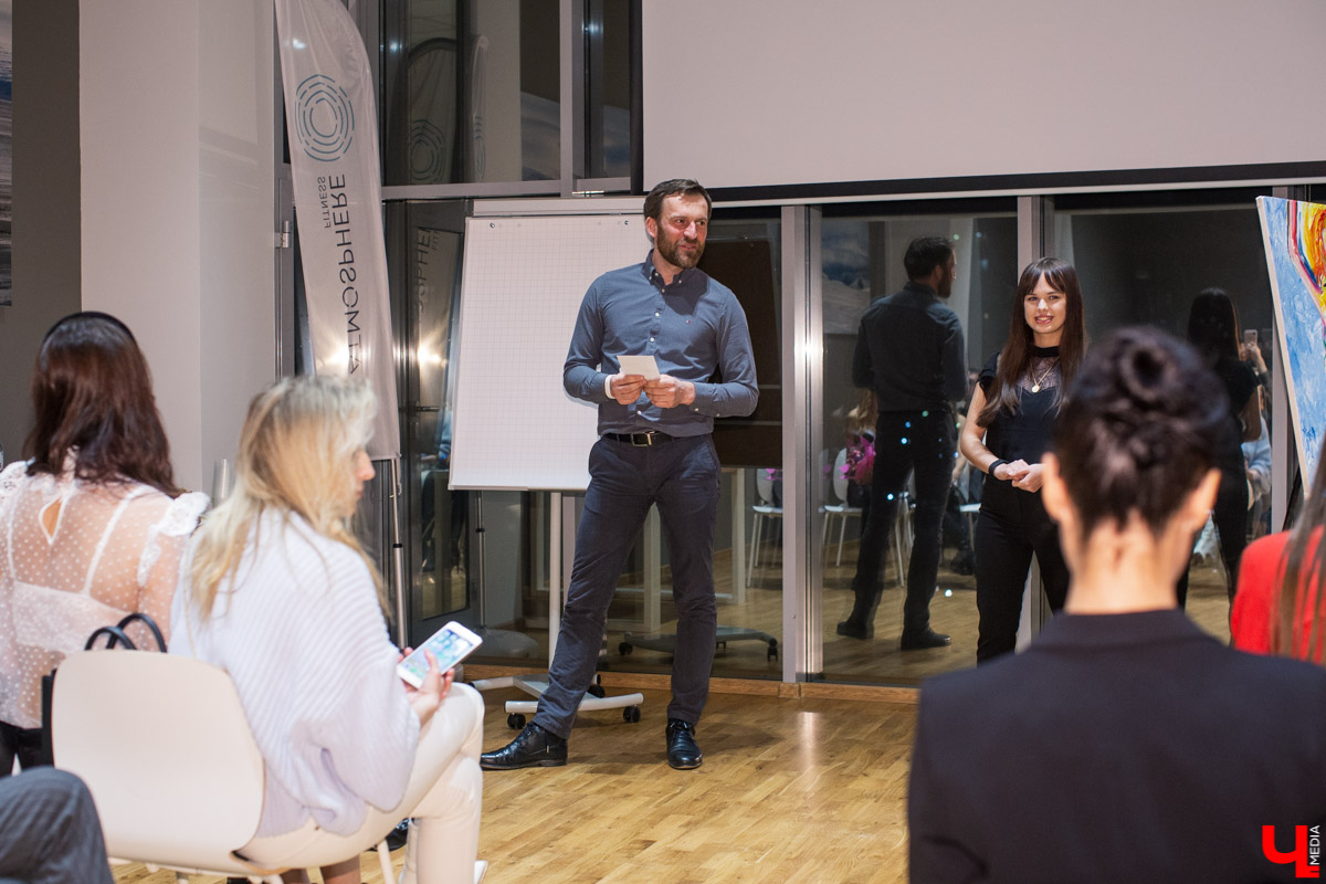 В конкурсе «Ключ на спорт» участвовали самые активные, подтянутые и красивые жительницы Владимира. И вот, наконец, настало время финала! 12 марта в фитнес-клубе «Атмосфера» прошла церемония награждения «Девушки года»