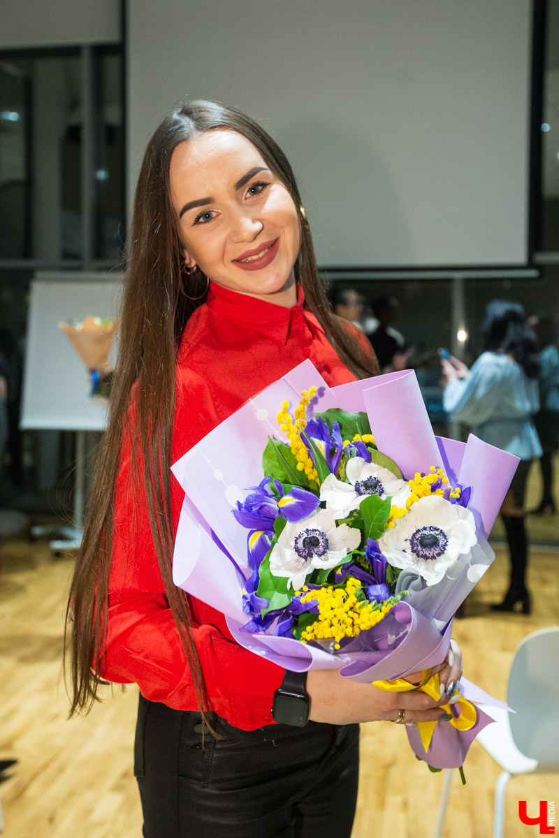 В конкурсе «Ключ на спорт» участвовали самые активные, подтянутые и красивые жительницы Владимира. И вот, наконец, настало время финала! 12 марта в фитнес-клубе «Атмосфера» прошла церемония награждения «Девушки года»