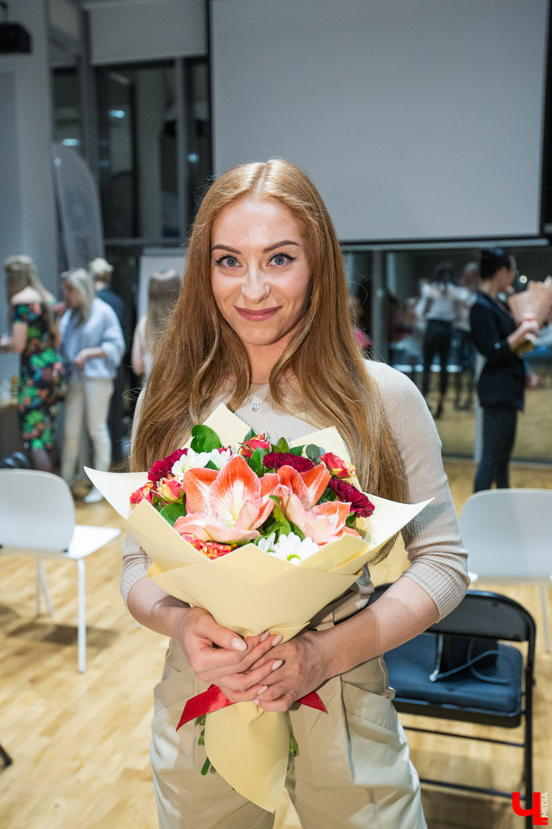 В конкурсе «Ключ на спорт» участвовали самые активные, подтянутые и красивые жительницы Владимира. И вот, наконец, настало время финала! 12 марта в фитнес-клубе «Атмосфера» прошла церемония награждения «Девушки года»