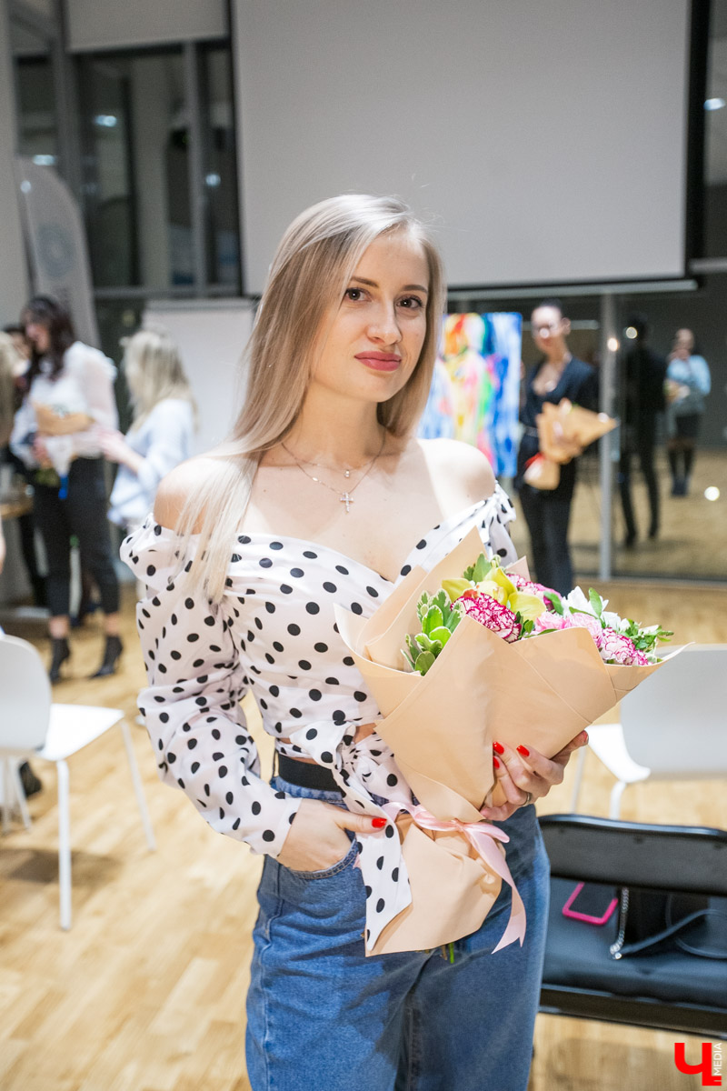 В конкурсе «Ключ на спорт» участвовали самые активные, подтянутые и красивые жительницы Владимира. И вот, наконец, настало время финала! 12 марта в фитнес-клубе «Атмосфера» прошла церемония награждения «Девушки года»