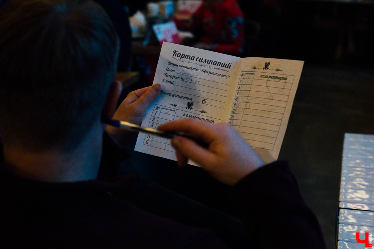 Альтернатива для тех, кому наскучили «Tinder», «Badoo» и прочие свап-мэтч схемы. Живые пятиминутные знакомства, оказывается, среди владимирцев популярны. А вы бы осмелились?