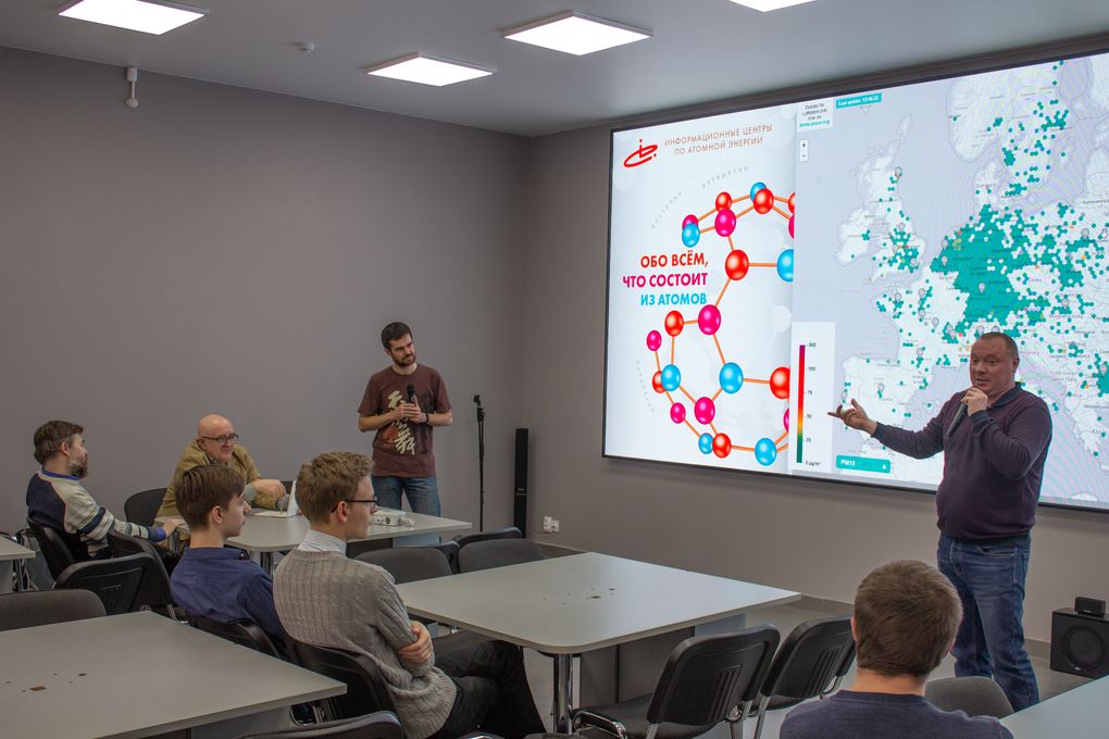 14 марта во Владимире прошел мастер-класс по общественному мониторингу уровня загрязнения воздуха. В Информационном центре по атомной энергии обсуждали, что является главным источником избыточного количества вредных веществ и как измерить их количество