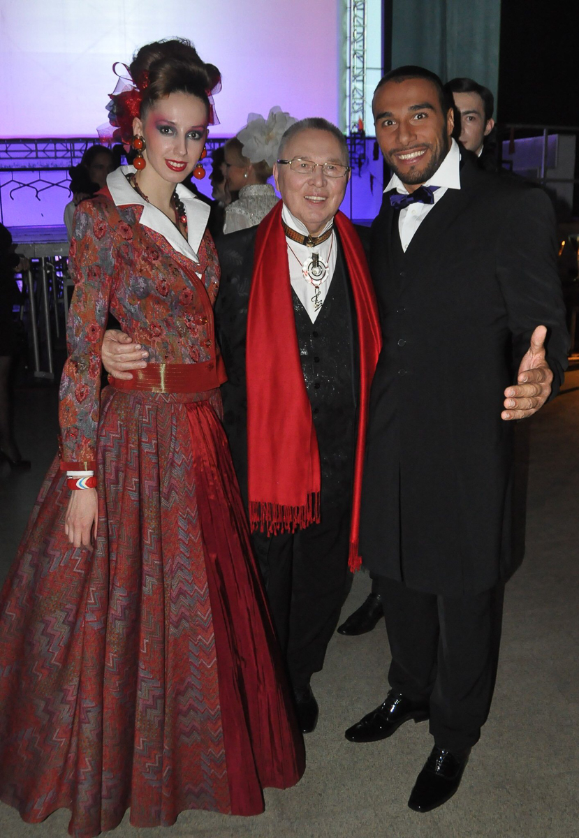 Ольга Корнева родилась и выросла во Владимире. Когда-то она хотела связать свою жизнь с художественной гимнастикой, но судьба распорядилась иначе. Девушка уже много лет работает в Доме моды Вячеслава Зайцева